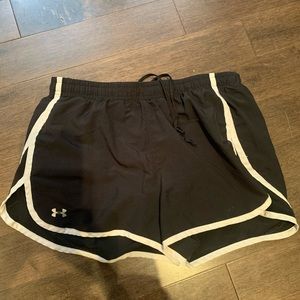 Under-armour running shorts size: medium